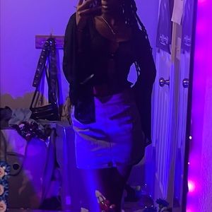 Hi I’m selling a cute top and skirt